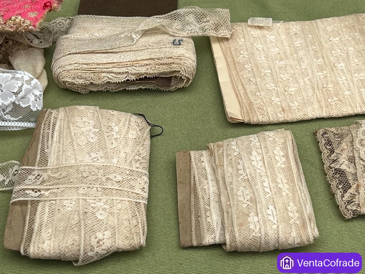 Lote Encaje Antiguo Variado en Caja Metálica - foto 4