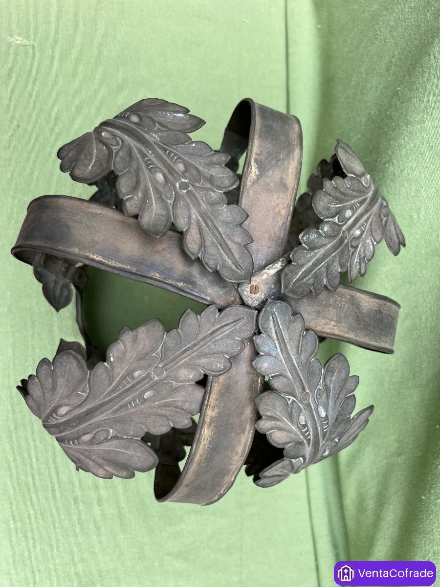 Corona decorativa neogótica en bronce patinado, hojas de acanto - foto 6