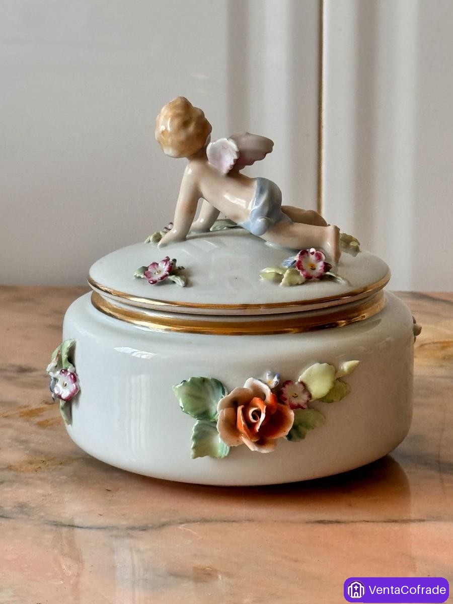 Caja de porcelana portuguesa Foz con querubín y flores en relieve – Años 50 - foto 3