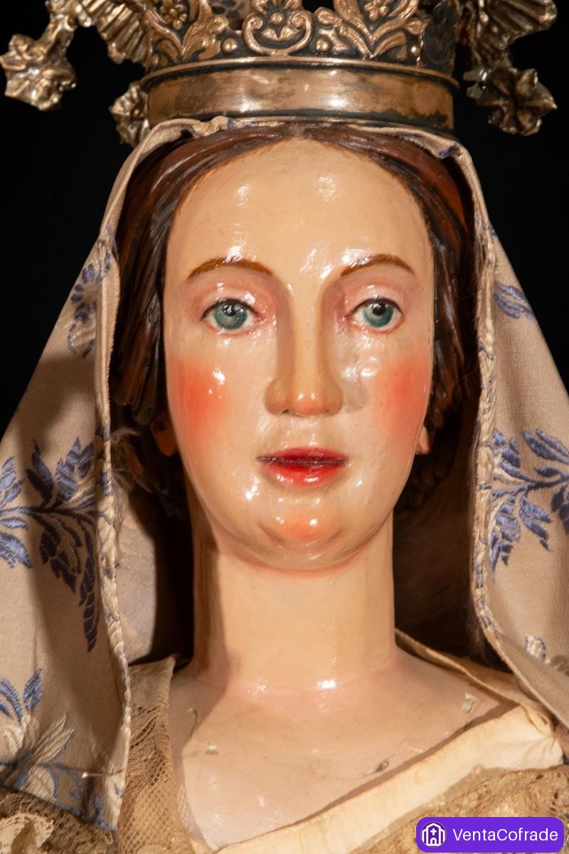 Virgen con Niño de vestir en madera tallada y policromada. Siglo XVII-XVIII. Coronas de plata - foto 4