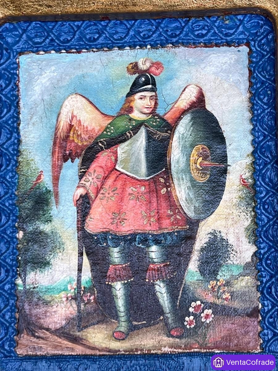 San Miguel Arcángel – Retablo devocional dorado con pintura sobre tabla, s. XIX / principios s. XX - foto 4
