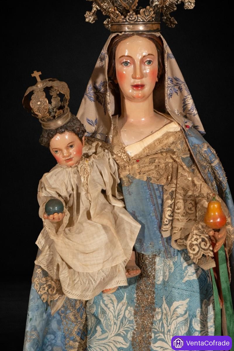 Virgen con Niño de vestir en madera tallada y policromada. Siglo XVII-XVIII. Coronas de plata - foto 2
