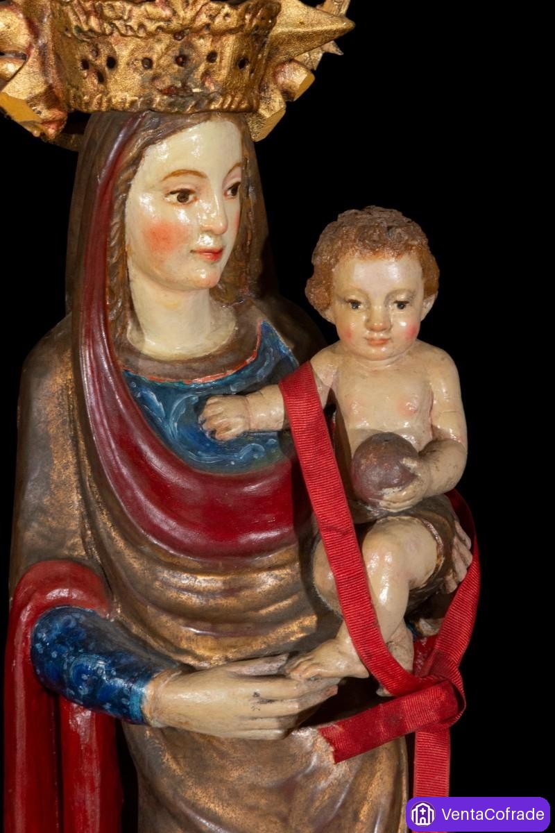 Virgen con Niño tardogótica en madera policromada, España, s. XV-XVI - foto 4