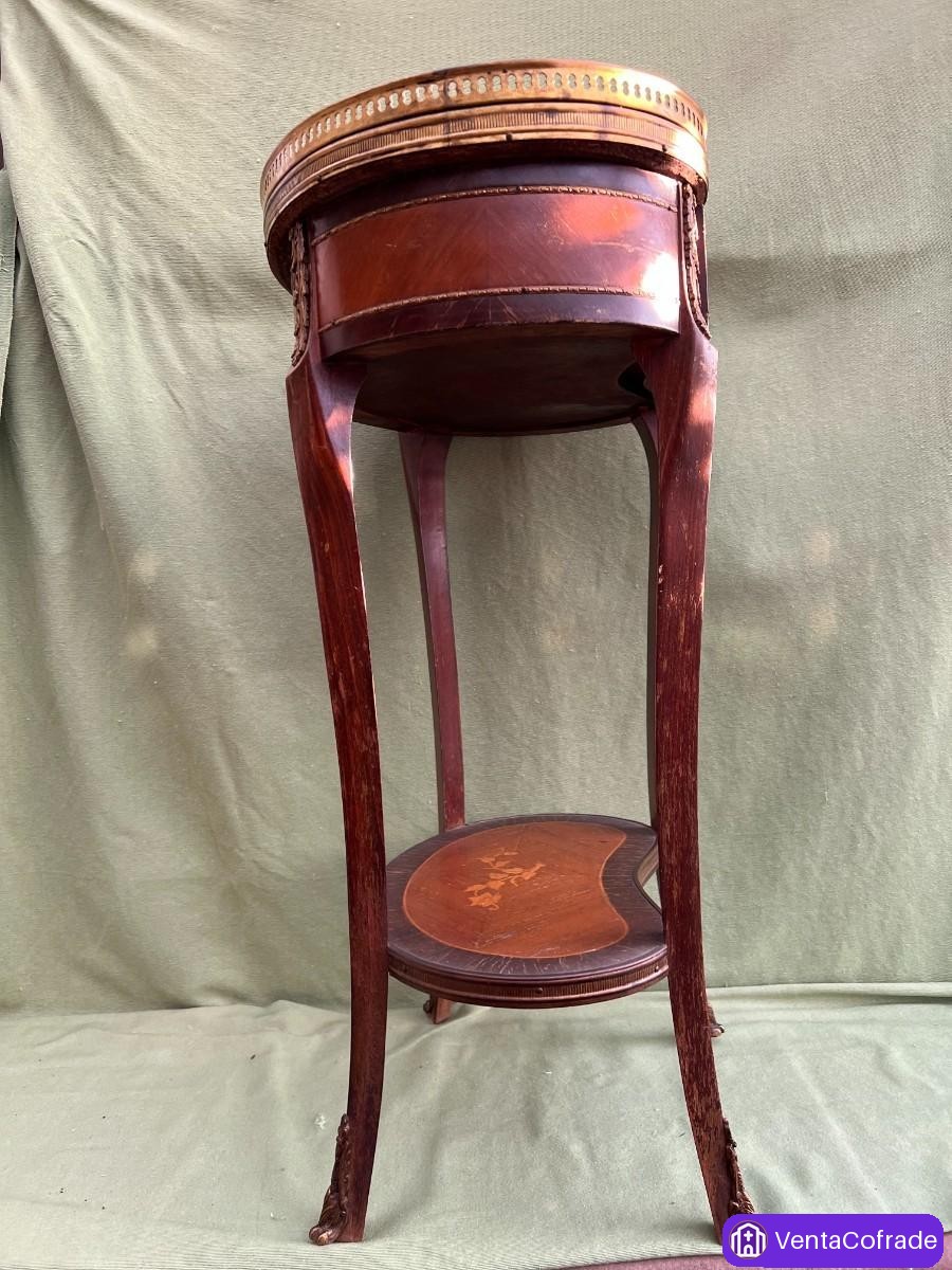 Mesa auxiliar antigua de caoba con mármol y bronces, estilo Luis XVI, siglo XIX - foto 2