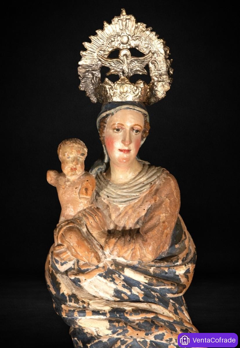 Virgen con Niño en madera policromada, tradición renacentista, hacia 1600 - foto 2