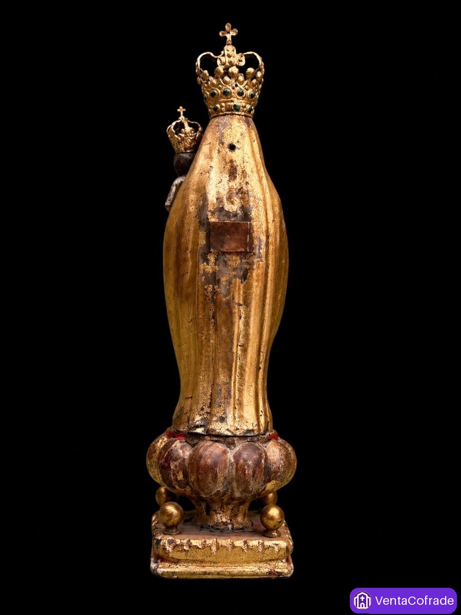 Virgen con Niño barroca en madera policromada y dorada, siglo XVIII - foto 2