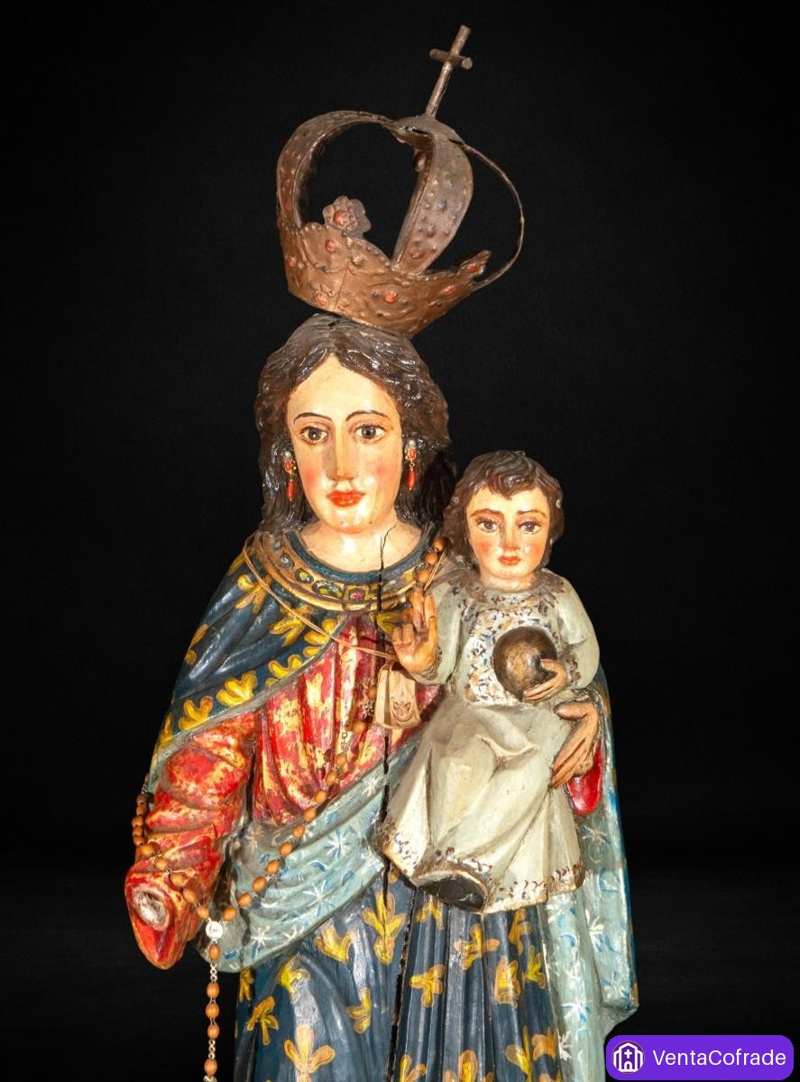 Virgen del Rosario con Niño, gran talla colonial en madera policromada, siglo XVIII, 100 cm - foto 2