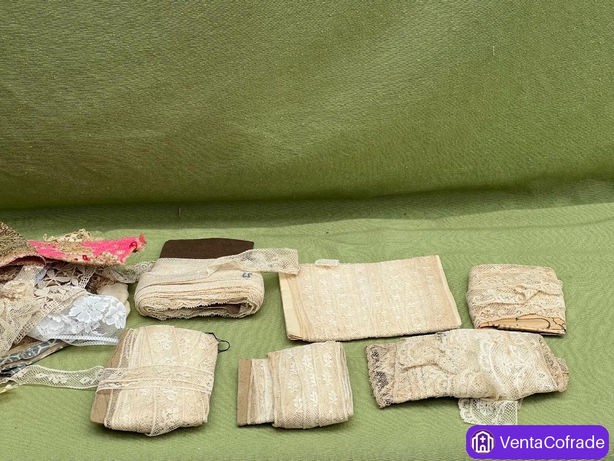 Lote Encaje Antiguo Variado en Caja Metálica - foto 2