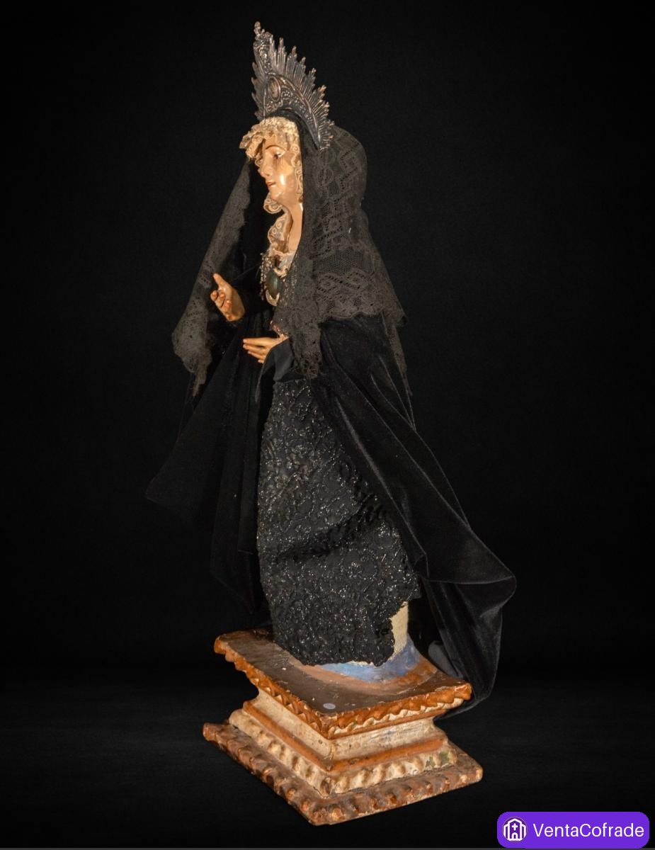 Virgen Dolorosa de cap i pota con corona de plata, talla en madera policromada, siglo XVII-XIX - foto 3
