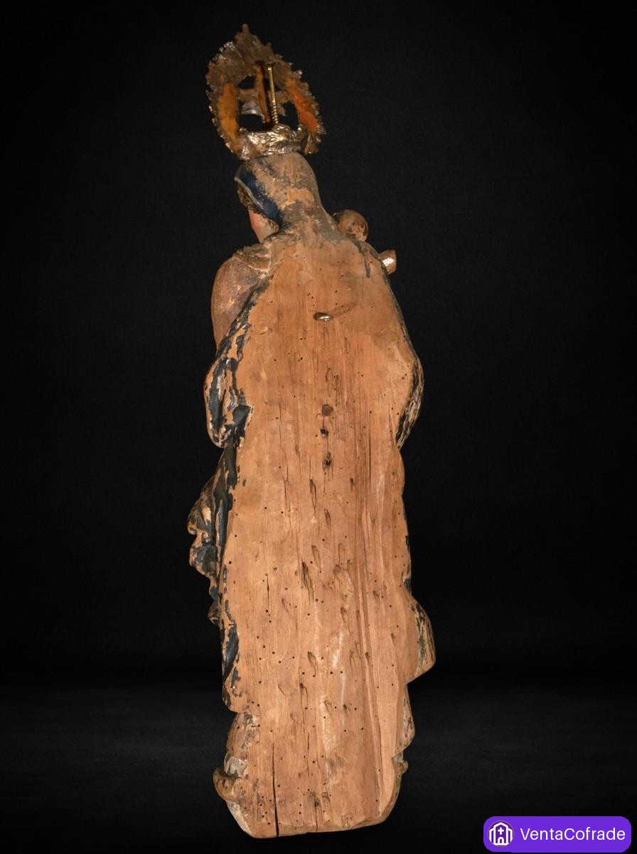 Virgen con Niño en madera policromada, tradición renacentista, hacia 1600 - foto 5