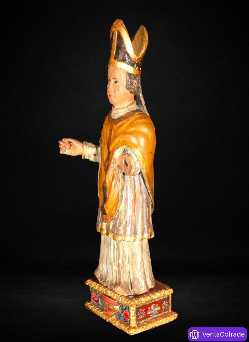 Santo obispo en madera tallada y policromada, siglo XVI - foto 4