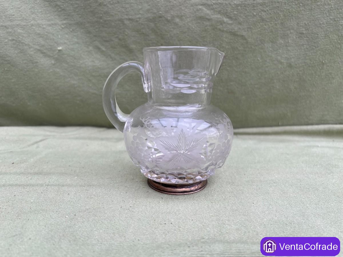Jarra antigua de cristal tallado bohemio con base metálica, Centroeuropa siglo XIX-XX - foto 1