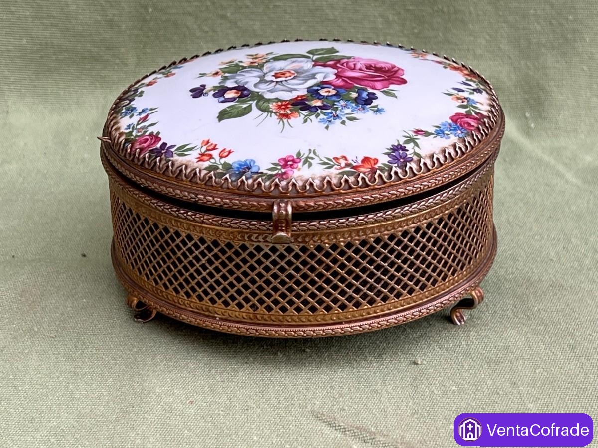 Caja joyero antigua con tapa de porcelana floral y montura de metal calado, ca. 1900 - foto 1