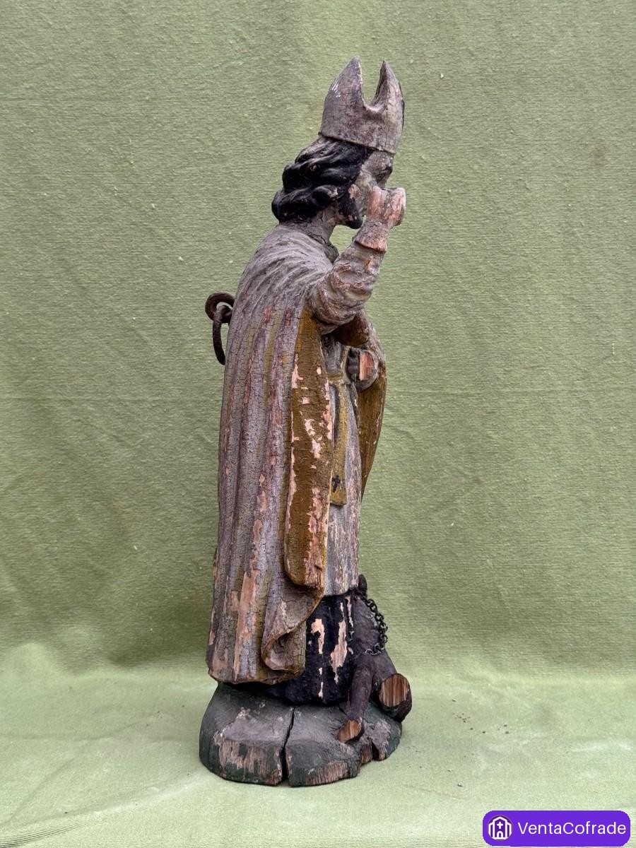 Escultura religiosa española antigua en madera policromada con peana, obispo con demonio - foto 4