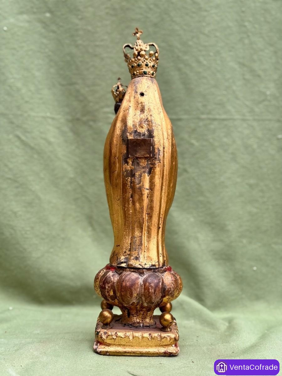 Virgen con Niño barroca en madera policromada y dorada, siglo XVIII - foto 6