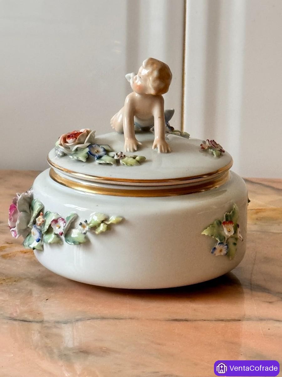 Caja de porcelana portuguesa Foz con querubín y flores en relieve – Años 50 - foto 2
