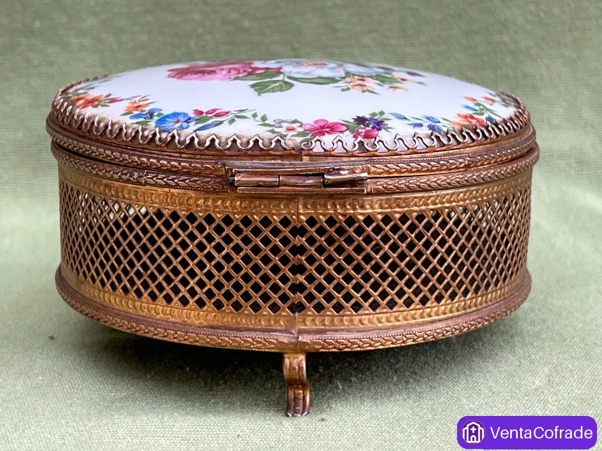 Caja joyero antigua con tapa de porcelana floral y montura de metal calado, ca. 1900 - foto 3