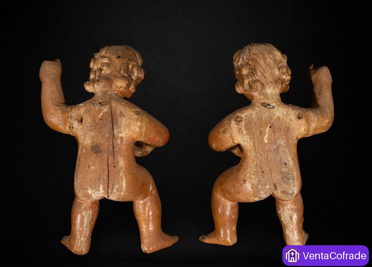 Pareja de angelotes barrocos en madera policromada, siglo XVII, 40 cm - foto 3