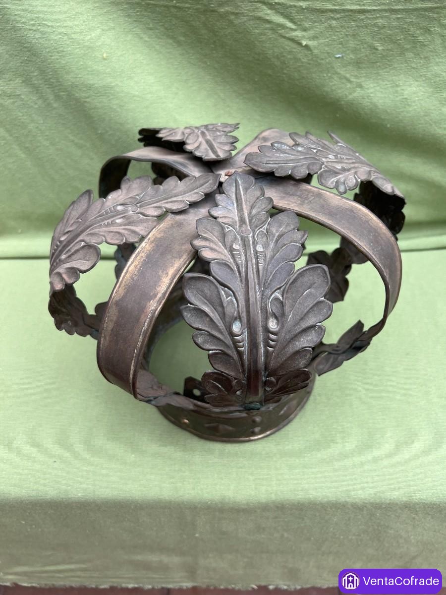 Corona decorativa neogótica en bronce patinado, hojas de acanto - foto 2