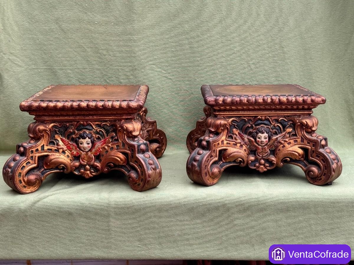 Pareja de ménsulas neobarrocas de terracota policromada con querubines · Finales del siglo XIX - foto 1