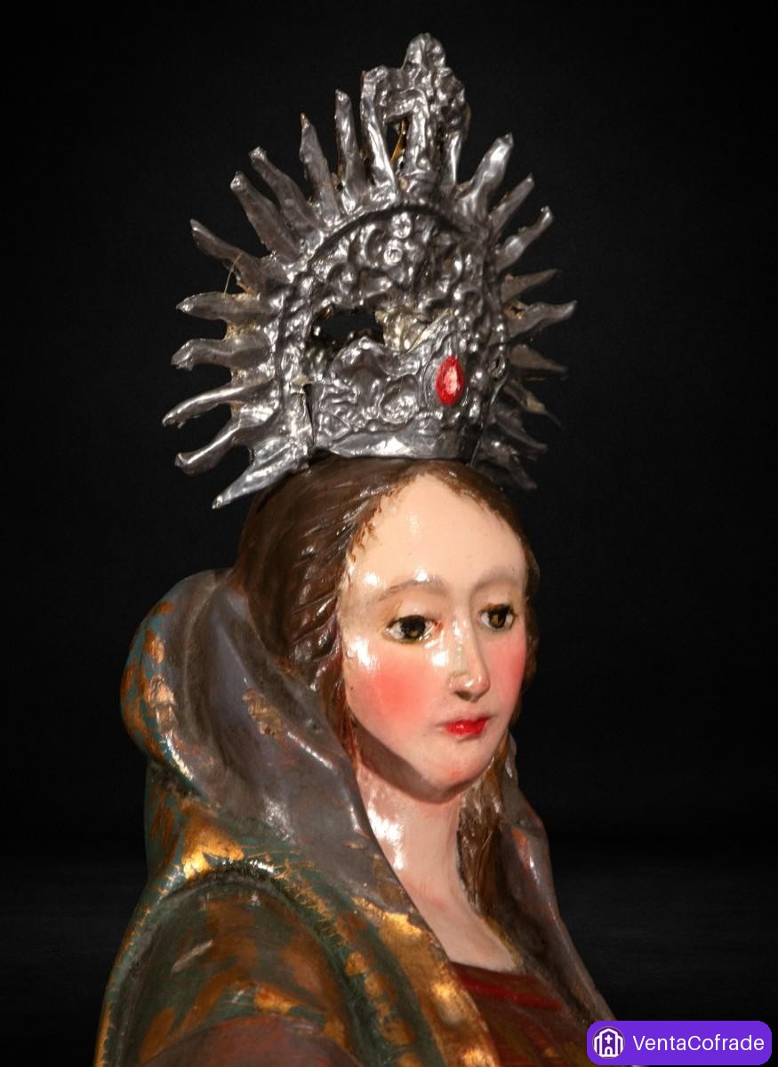 Virgen con Niño de Arte Martínez en madera policromada y dorada - foto 5
