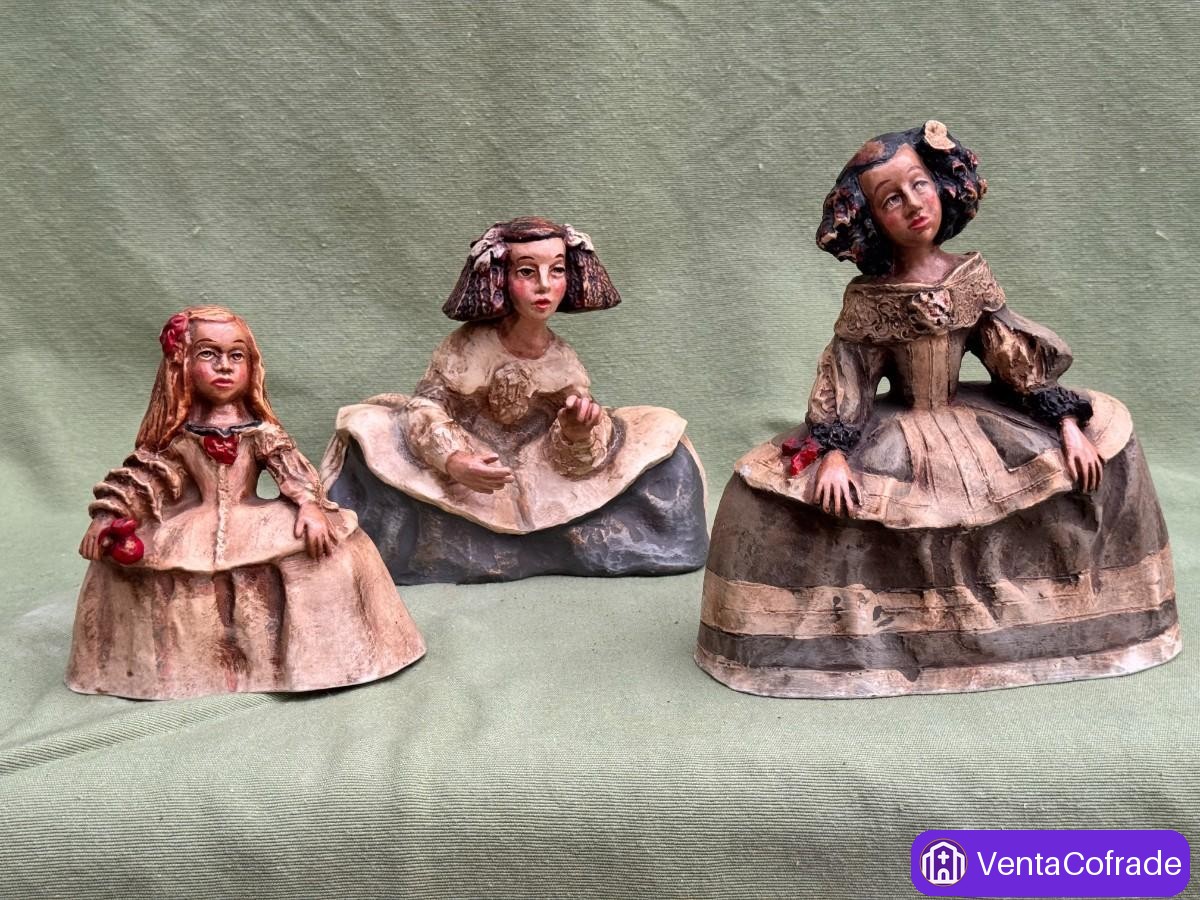 Conjunto de 3 figuras de colección inspiradas en Las Meninas, resina policromada, acabado artesanal - foto 1