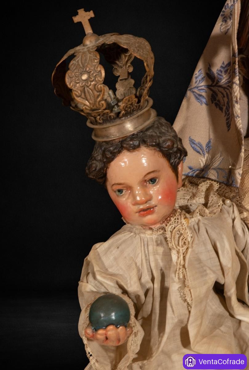 Virgen con Niño de vestir en madera tallada y policromada. Siglo XVII-XVIII. Coronas de plata - foto 3
