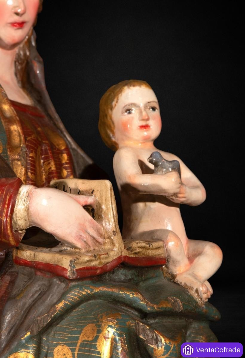 Virgen con Niño de Arte Martínez en madera policromada y dorada - foto 4