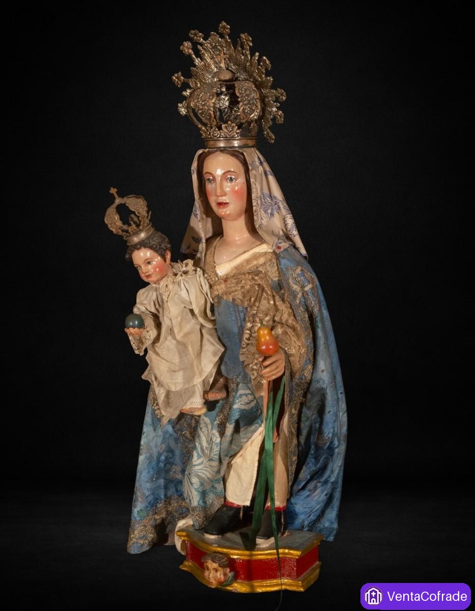 Virgen con Niño de vestir en madera tallada y policromada. Siglo XVII-XVIII. Coronas de plata - foto 6