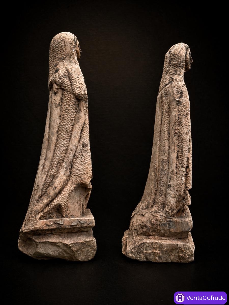 Pareja de esculturas religiosas en granito, estilo gótico, 57 y 52 cm. S XIX - foto 2