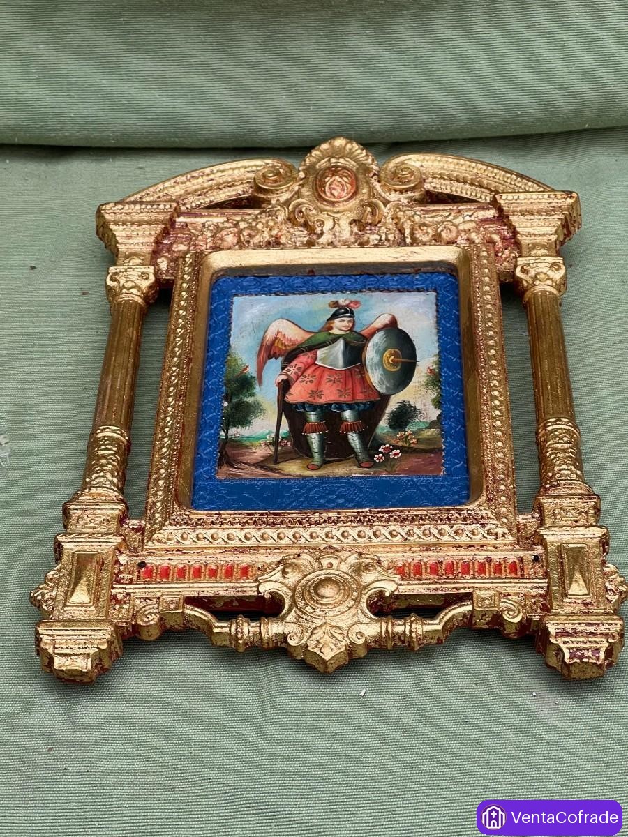 San Miguel Arcángel – Retablo devocional dorado con pintura sobre tabla, s. XIX / principios s. XX - foto 3