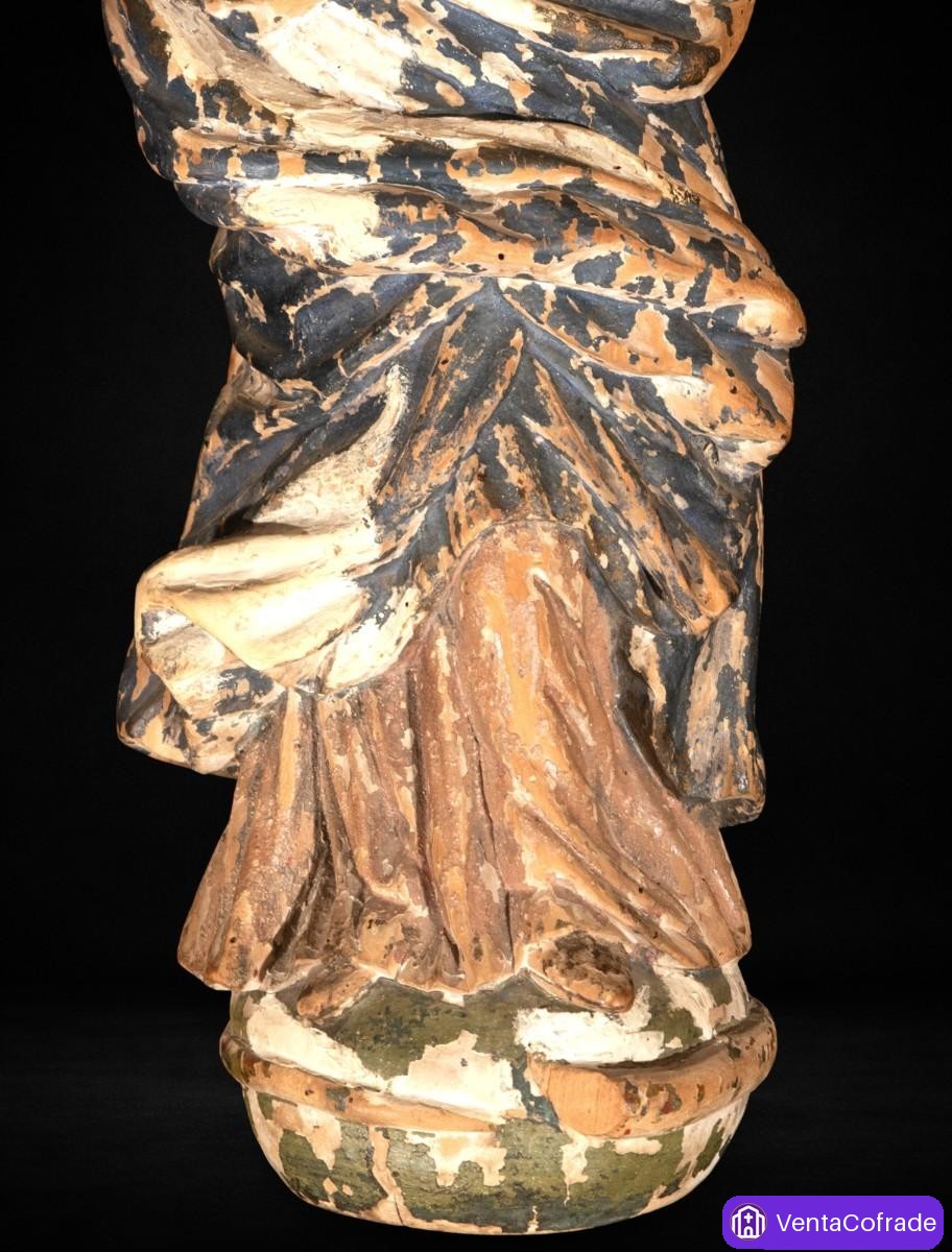 Virgen con Niño en madera policromada, tradición renacentista, hacia 1600 - foto 3