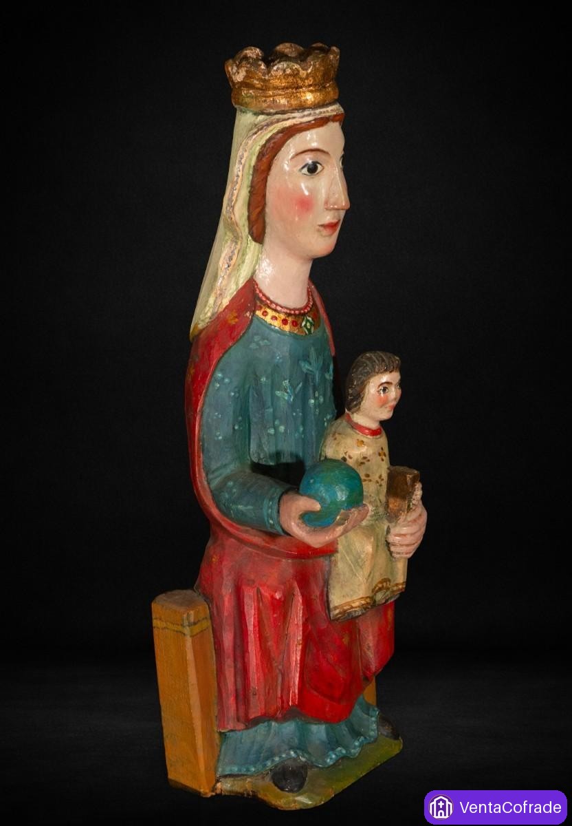 Virgen con el Niño en trono estilo Románico, talla policromada siglo XX - foto 6