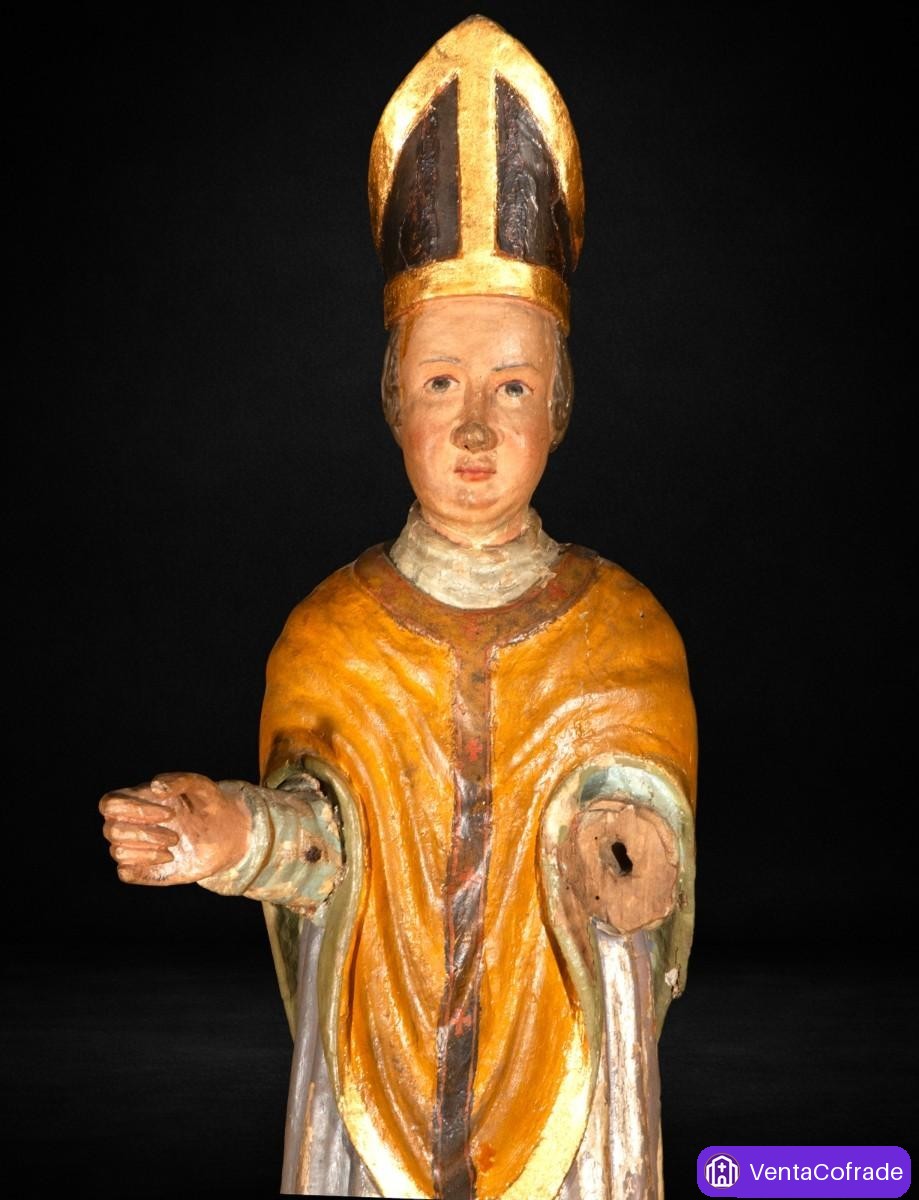 Santo obispo en madera tallada y policromada, siglo XVI - foto 2