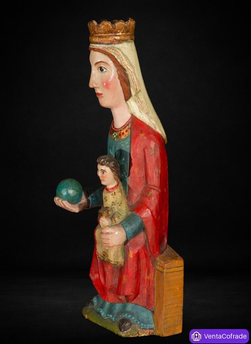 Virgen con el Niño en trono estilo Románico, talla policromada siglo XX - foto 5