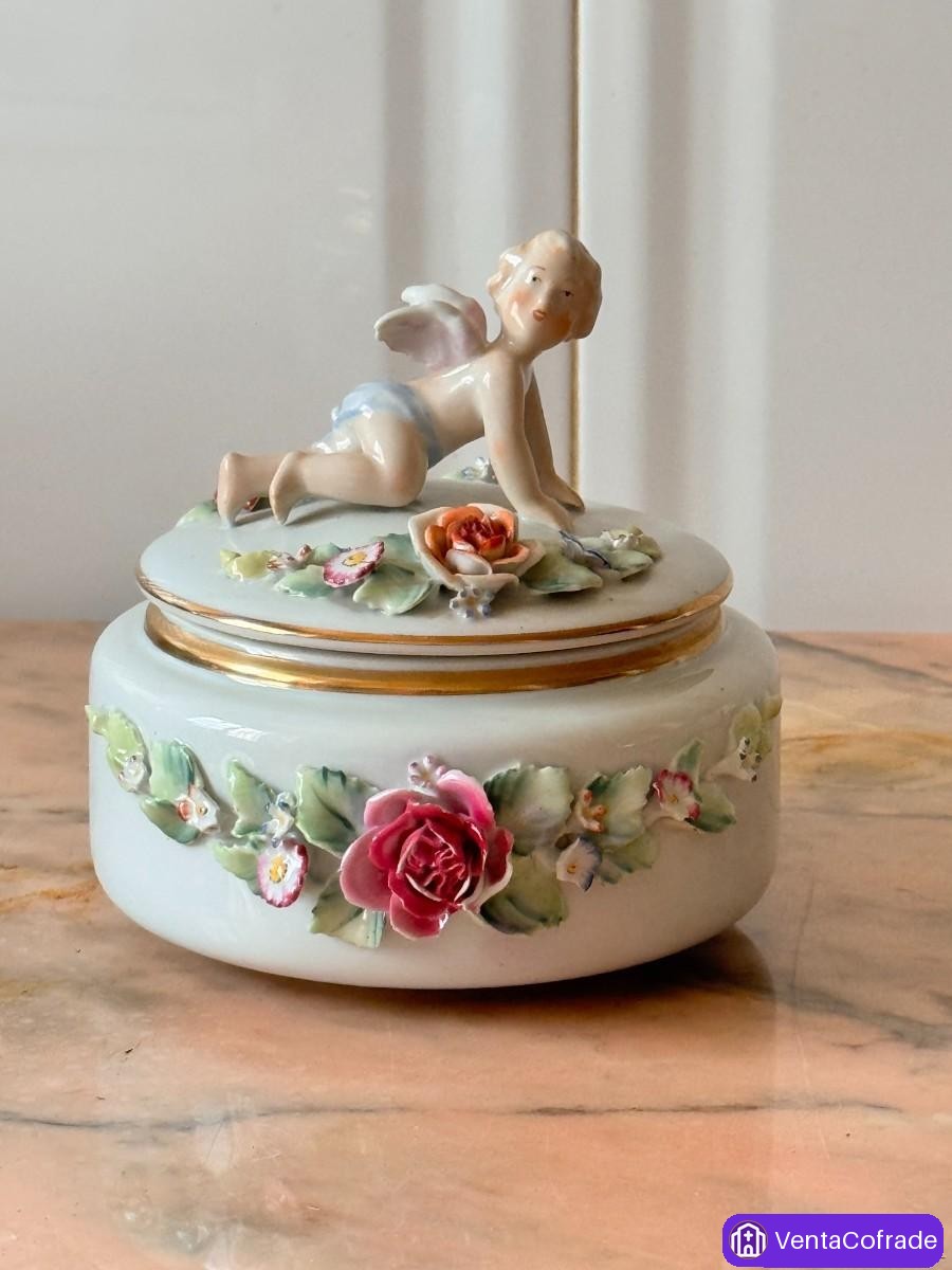 Caja de porcelana portuguesa Foz con querubín y flores en relieve – Años 50 - foto 1