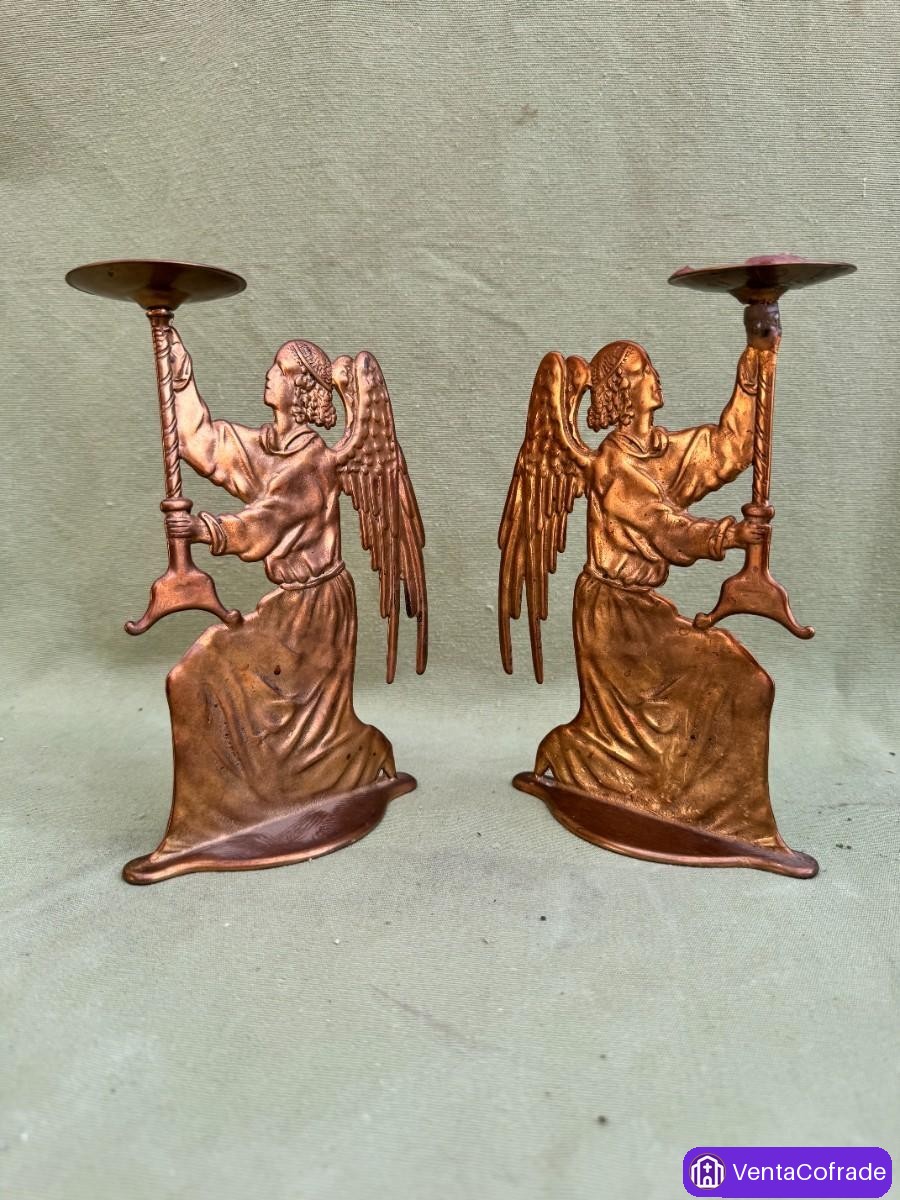 Pareja de candelabros de ángeles en cobre repujado, estilo Art Nouveau, ca. 1900–1920 - foto 4