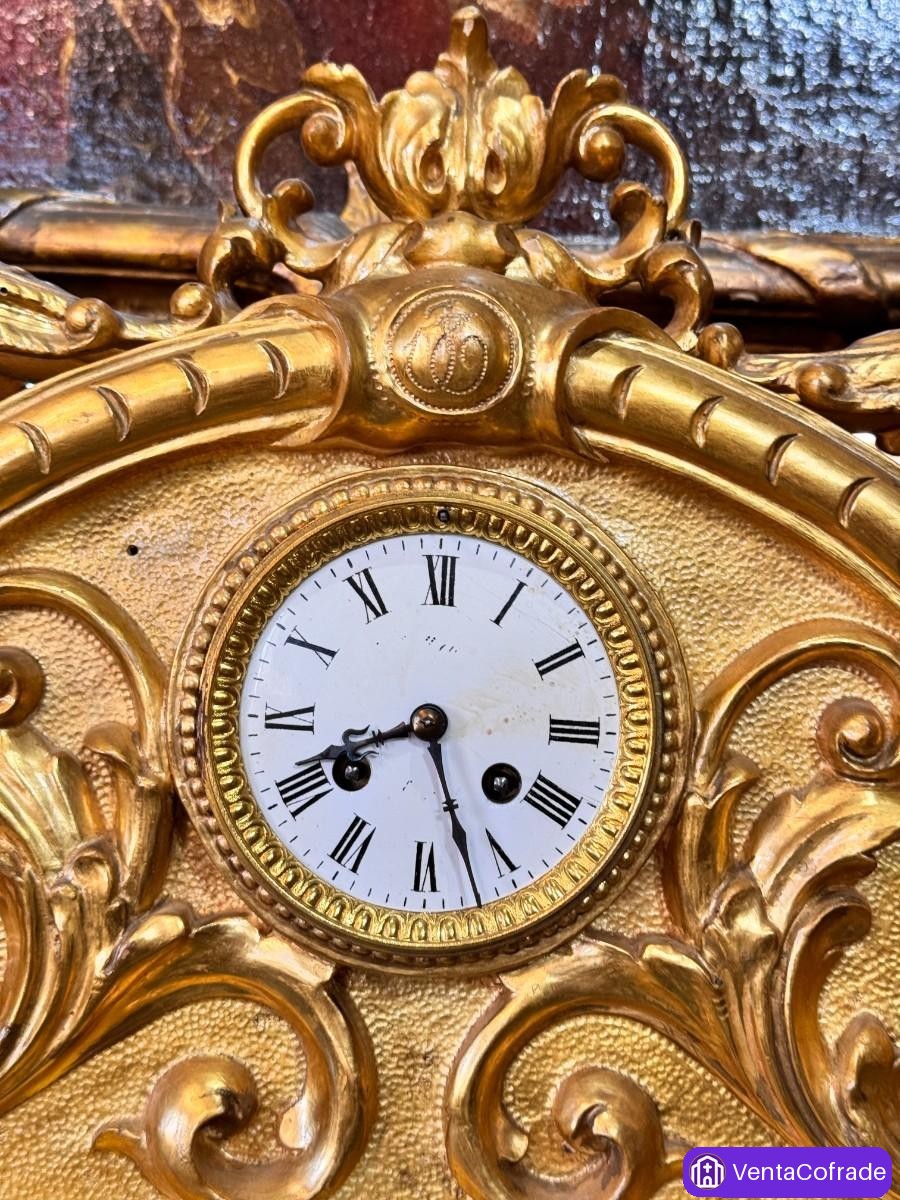 Maravilloso reloj tallado en madera, sobredorada, original del XVIII, datado en 1779 - foto 2