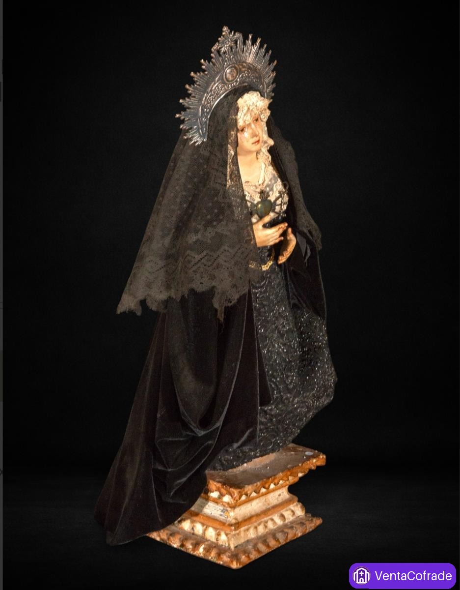 Virgen Dolorosa de cap i pota con corona de plata, talla en madera policromada, siglo XVII-XIX - foto 4