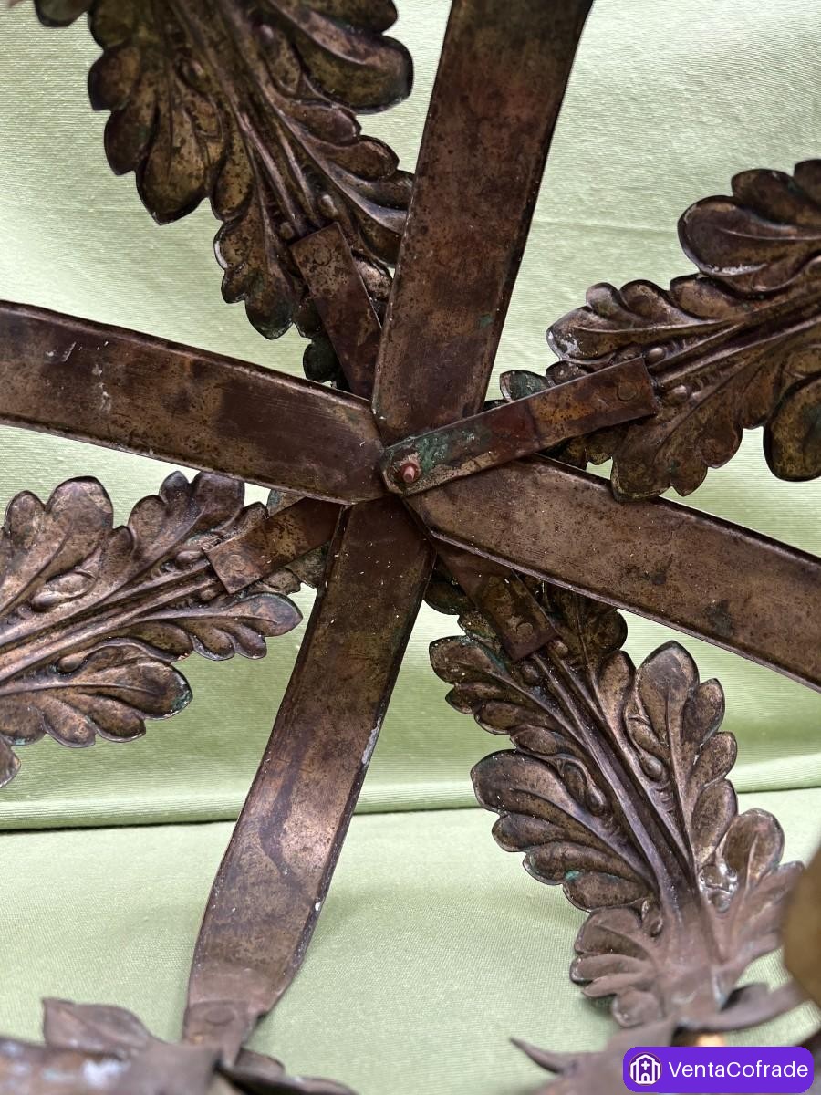 Corona decorativa neogótica en bronce patinado, hojas de acanto - foto 5