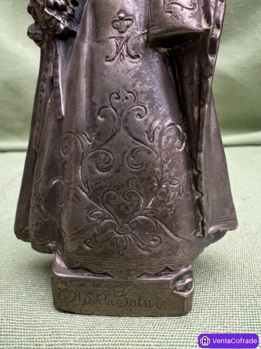 Virgen de la Salut – Pequeña escultura devocional del siglo XIX en metal, 15 cm - foto 2