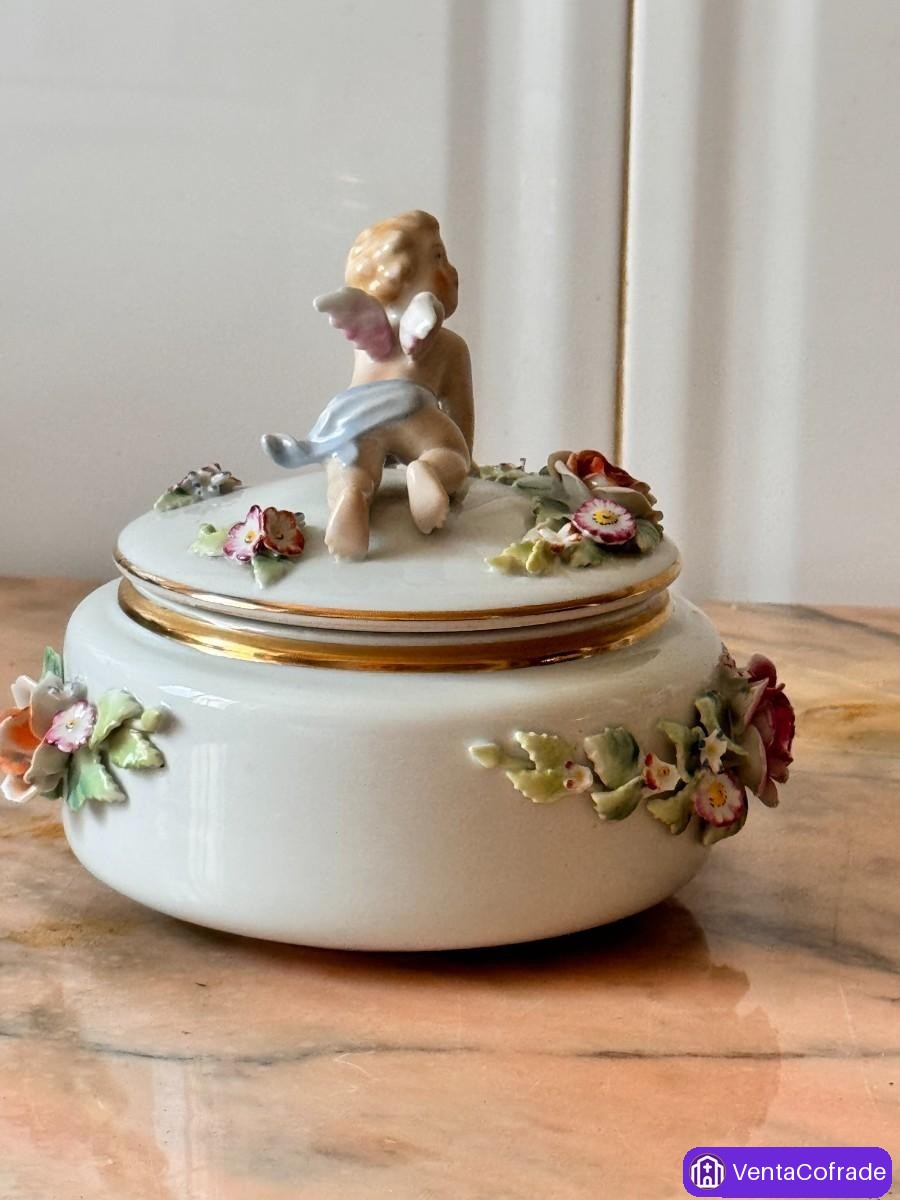 Caja de porcelana portuguesa Foz con querubín y flores en relieve – Años 50 - foto 4