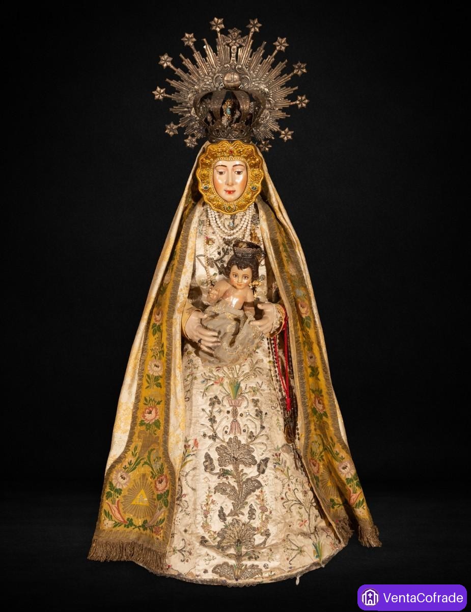 Virgen del Rocío de vestir con Niño, gran formato, corona de plata antigua - foto 1