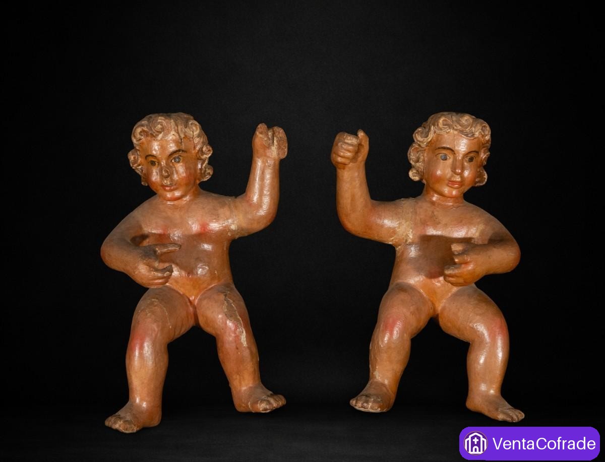 Pareja de angelotes barrocos en madera policromada, siglo XVII, 40 cm - foto 1