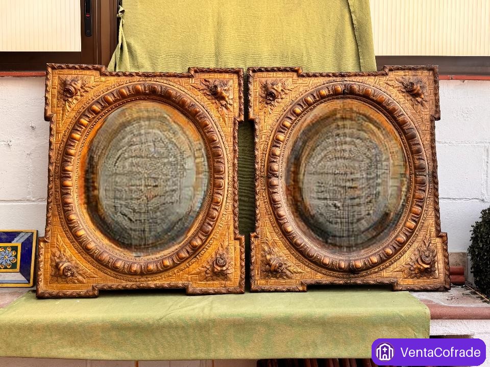 Pareja de grandes marcos antiguos dorados, finales del siglo XIX, madera tallada, formato oval - foto 1