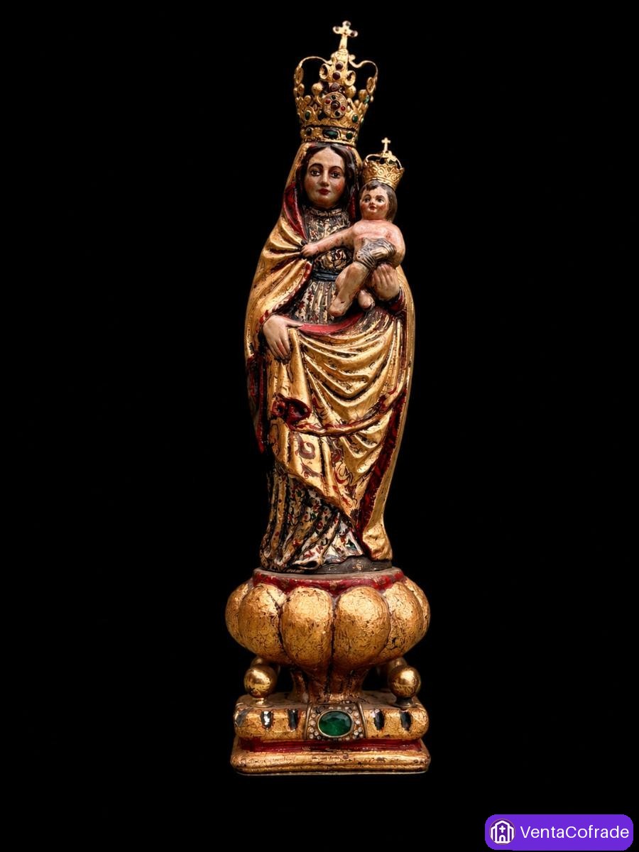 Virgen con Niño barroca en madera policromada y dorada, siglo XVIII - foto 1