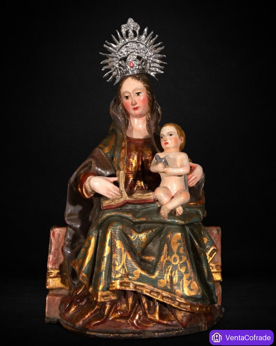 Virgen con Niño de Arte Martínez en madera policromada y dorada - foto 1
