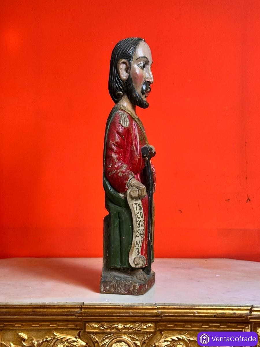 Santiago Apóstol peregrino, imponente talla en madera policromada estilo románico, 60 cm - foto 2