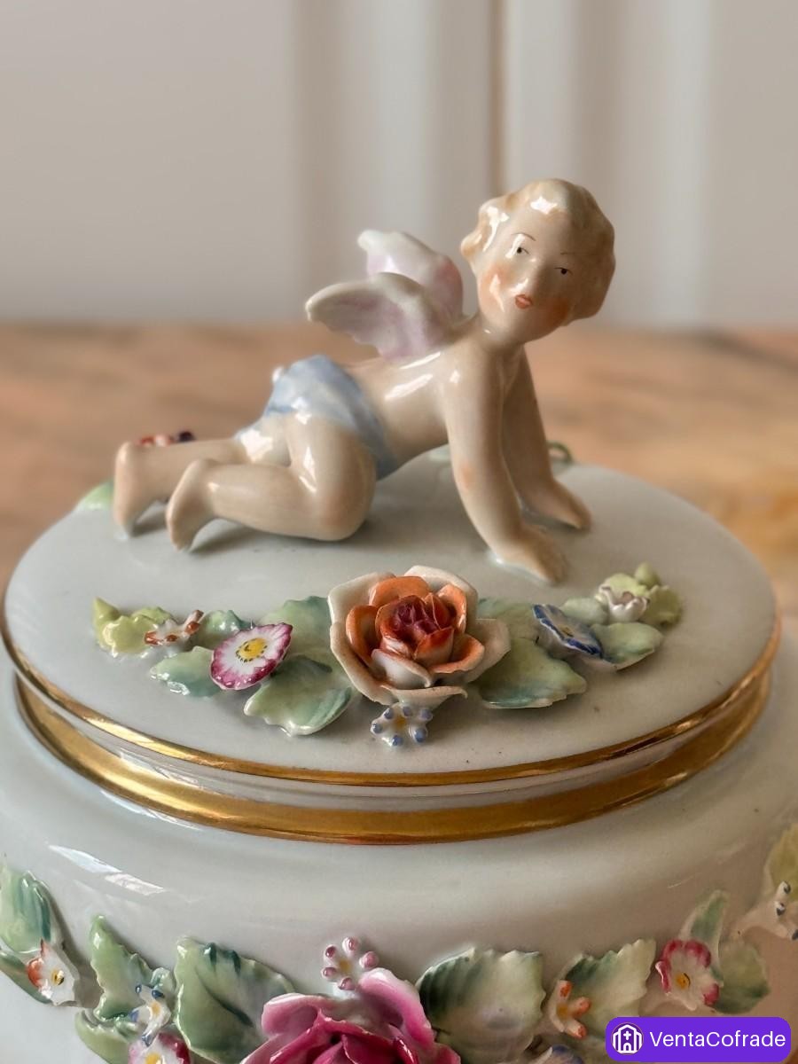Caja de porcelana portuguesa Foz con querubín y flores en relieve – Años 50 - foto 6