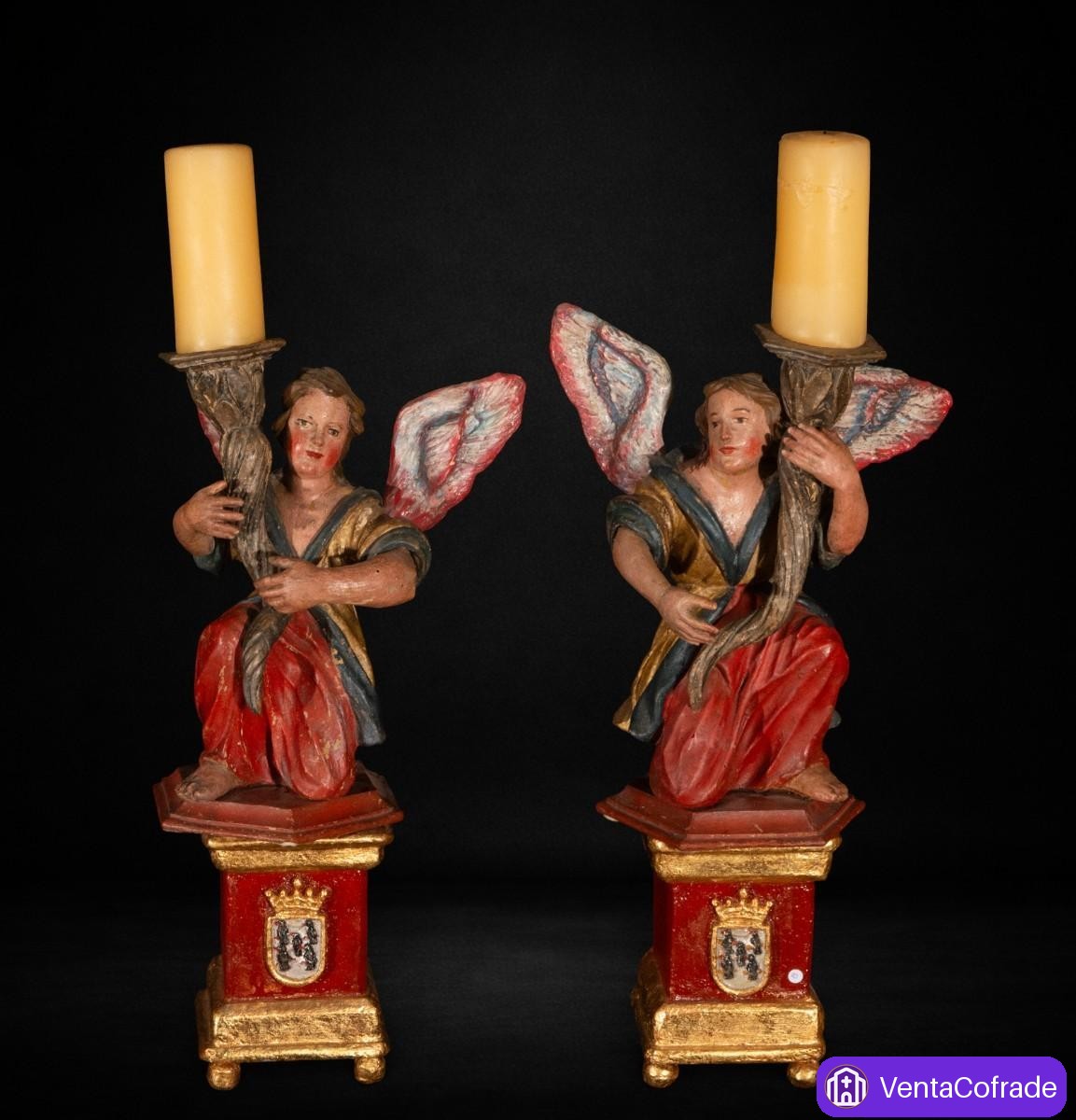 Pareja de ángeles torcheros barrocos en madera policromada, siglo XVIII - foto 1